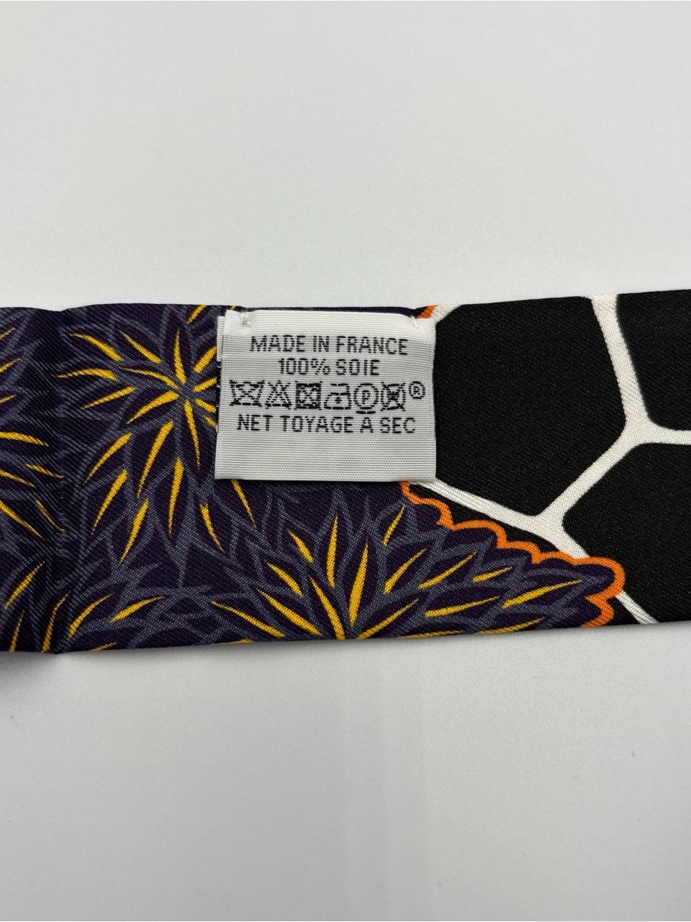 Hermès The Three Graces Twilly Scarf Black Orange Giraffe Floral Silk - Picture 5 of 6